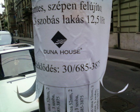 Duna House illegális plakát